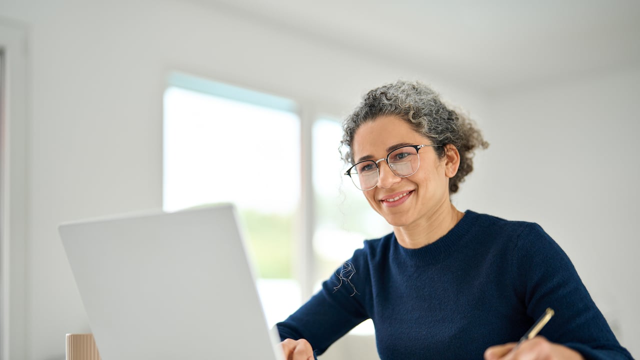 El programa de Ruta N busca fortalecer las competencias digitales de personas entre los 45 y 75 años en la ciudad.