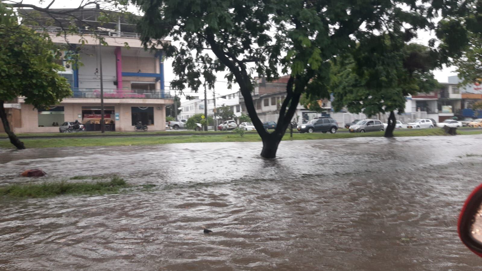 Los impactantes videos que dejó el desbordamiento del río Pance en Cali; la ciudad colapsó por las fuertes lluvias.