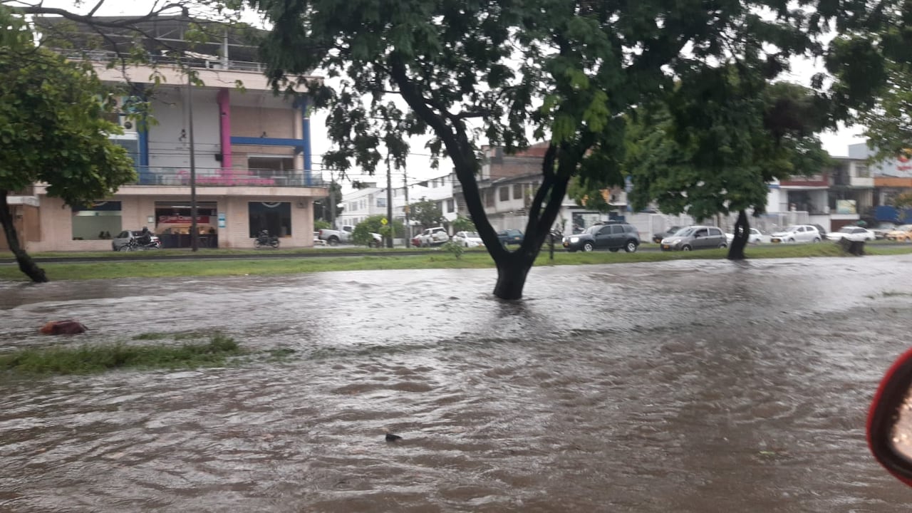 Una de las emergencias se generó en la autopista suroriental llegando a la calle 44.