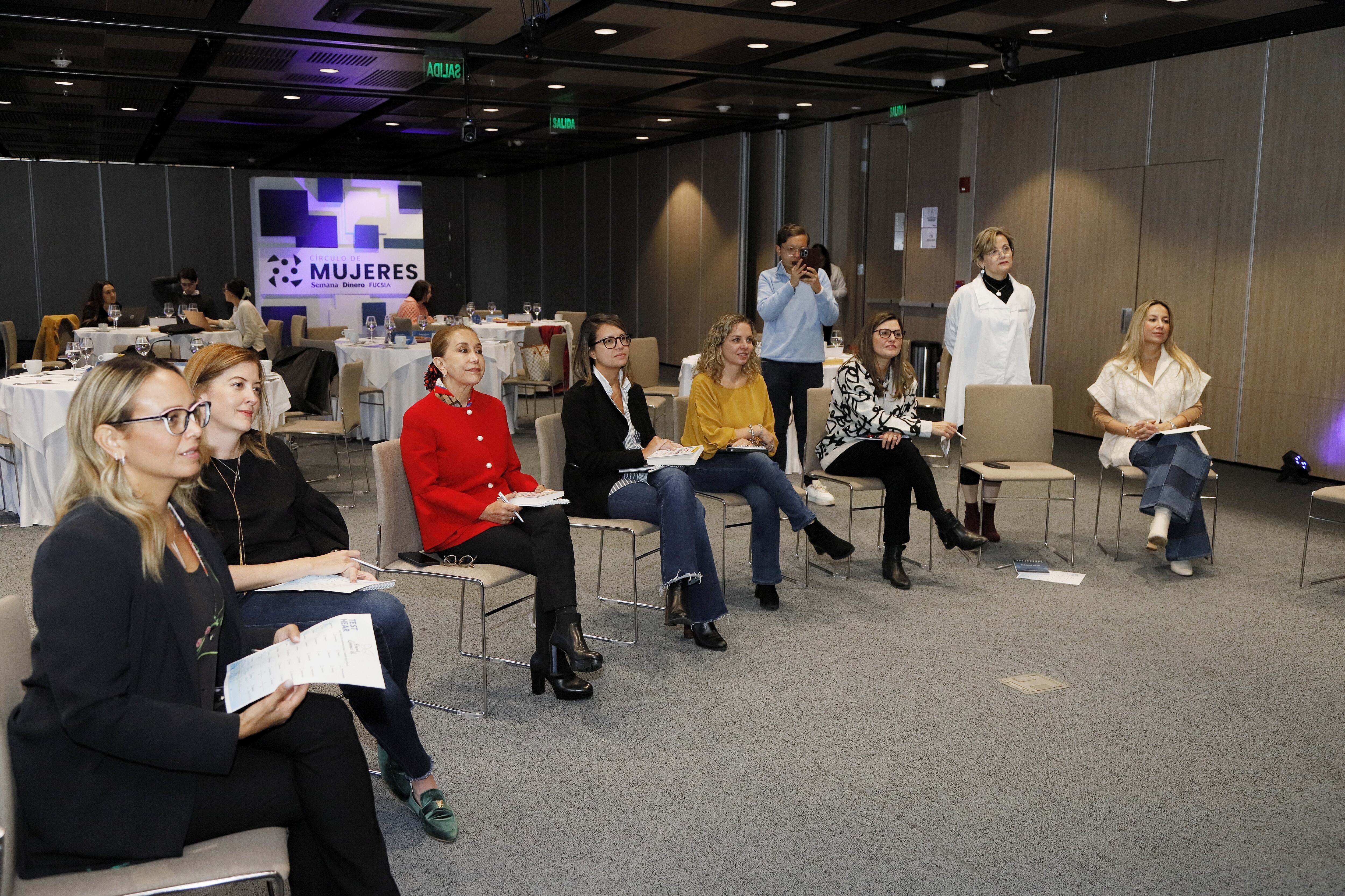 Durante la novena sesión del Círculo de Mujeres se profundizó en la importancia de escuchar y autoconocerse para consolidar la marca personal.