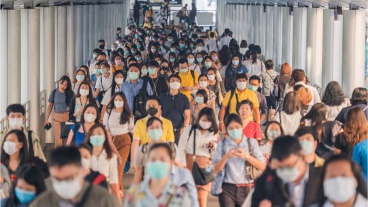 El uso masivo de mascarillas tambi[en ha ayudado a la contención del virus de la gripa en el mundo.
