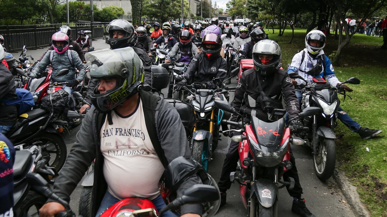 Algunos motociclistas modifican sus vehículos sin tener en cuenta que pueden infringir normas de tránsito.