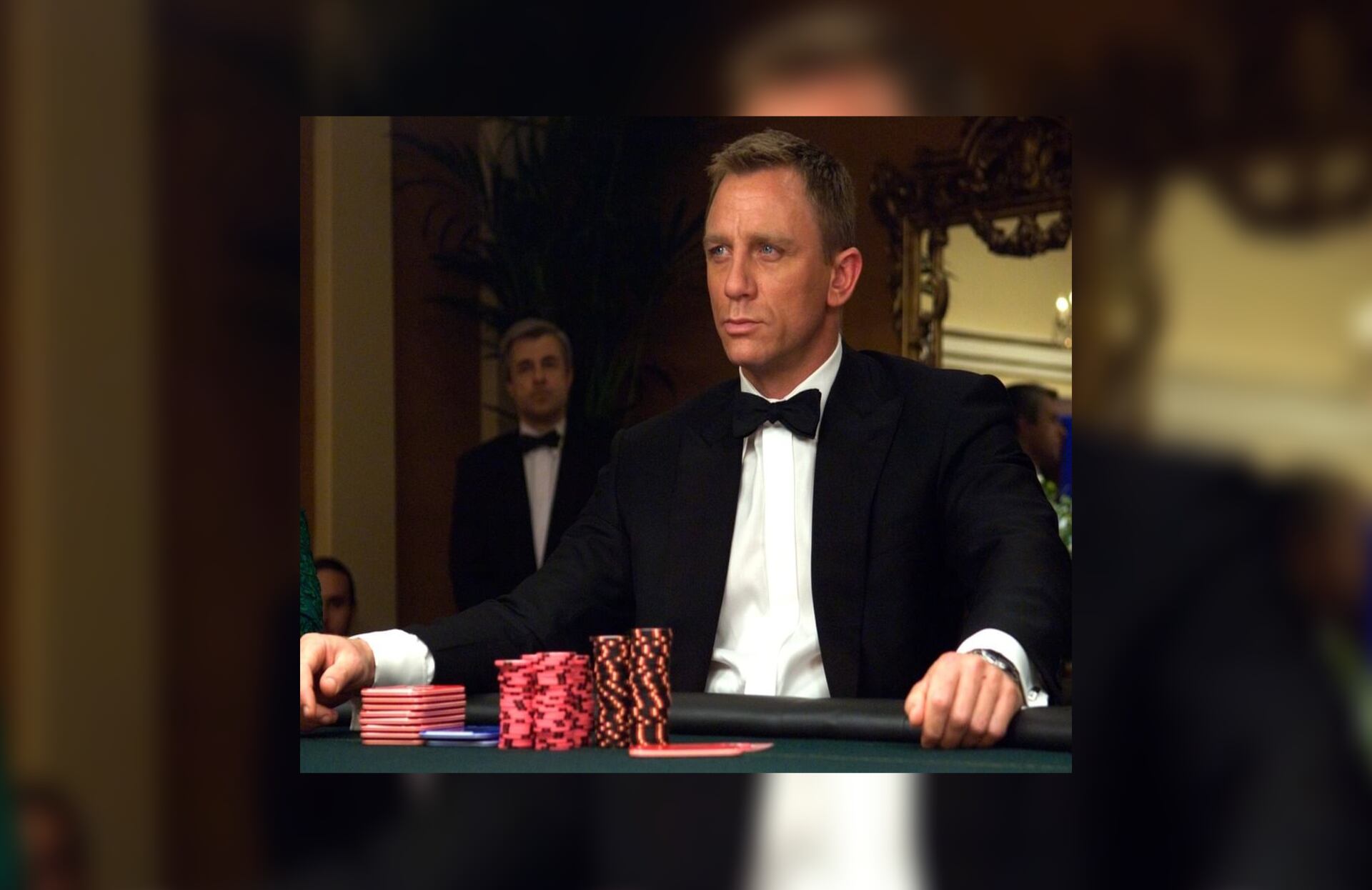Daniel Craig no pudo recibir la orden de manos de Isabel II. Foto: Instagram @007.