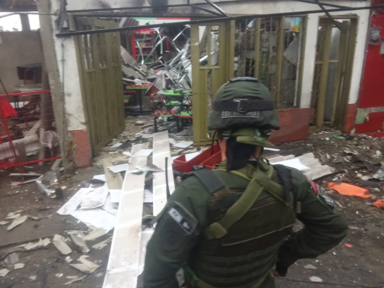 Ataque a la Policía en Morales, Cauca, este lunes 24 de febrero. Dos uniformados heridos y 17 civiles lesionados.