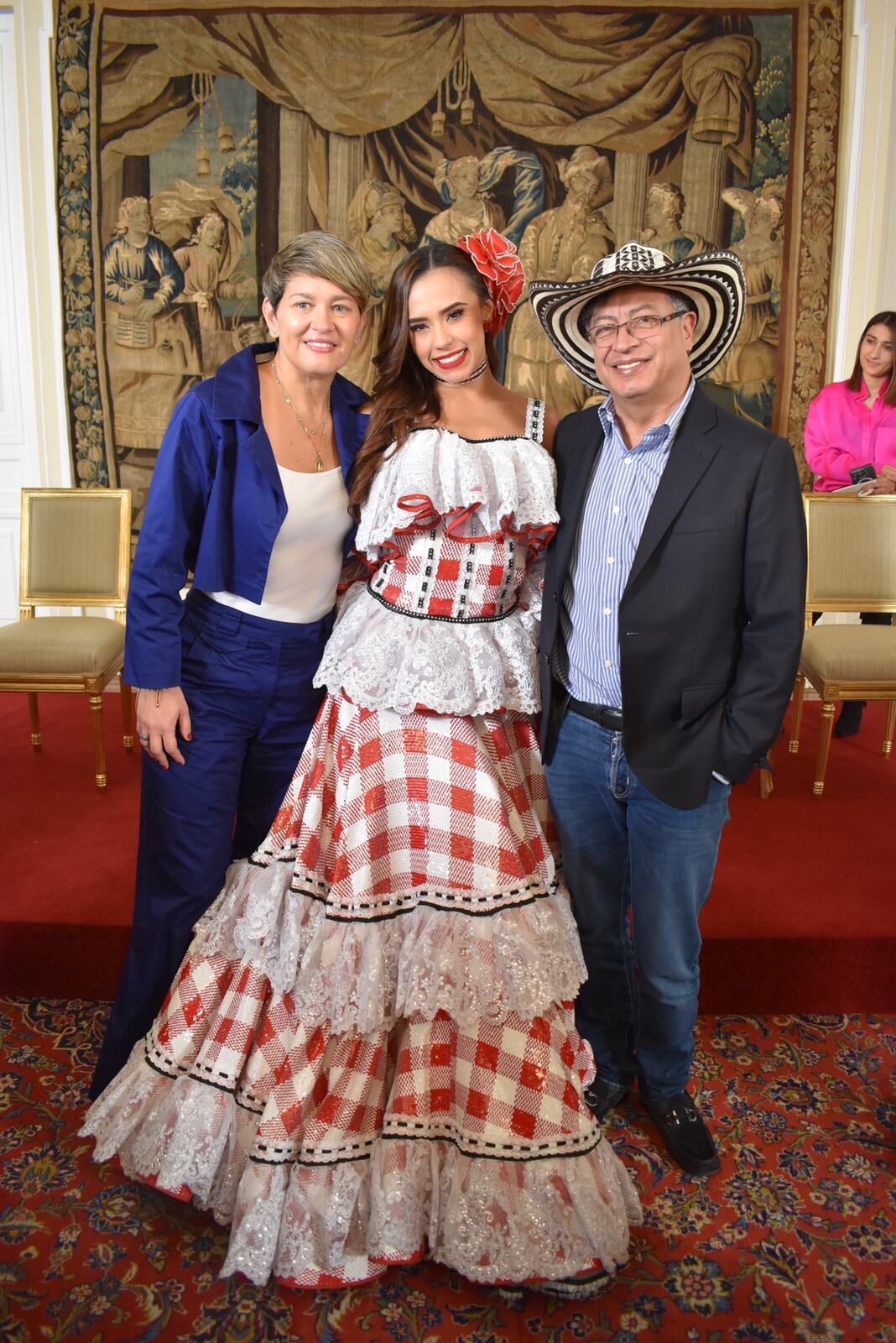 Además del Presidente Petro, también estuvo  la primea dama Verónica Alcocer.