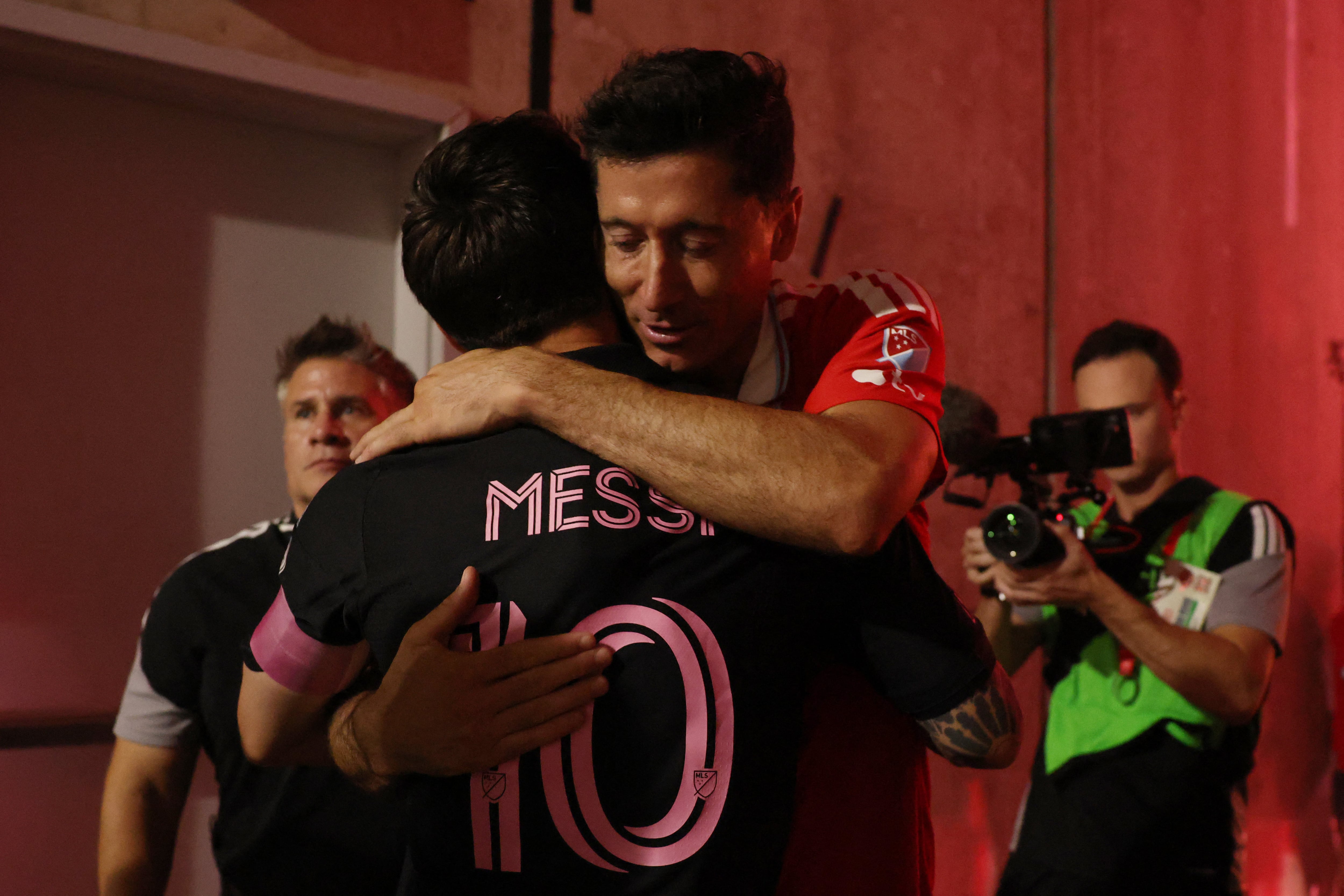 CHICAGO, ILLINOIS - SEPTEMBER 09: Lionel Messi #10 of Inter Miami CF greets Robert Lewandowski #9 of Chicago Fire during the MLS match between Chicago Fire FC and Inter Miami CF at Soldier Field on September 09, 2026 in Chicago, Illinois. Geoff Stellfox/Getty Images/AFP (Photo by Geoff Stellfox / GETTY IMAGES NORTH AMERICA / Getty Images via AFP)