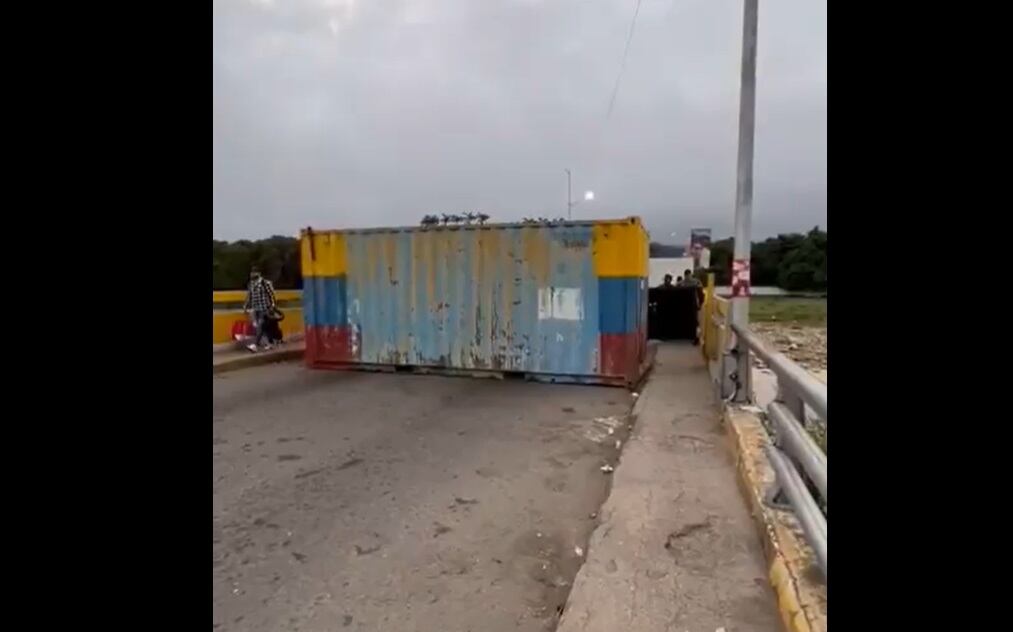El gobierno de Venezuela cerró este viernes la frontera con Colombia hasta el próximo lunes luego de denunciar una "conspiración internacional" a horas de que el mandatario izquierdista Nicolás Maduro jure para un tercer mandato consecutivo en medio de denuncias de fraude por parte de la oposición.