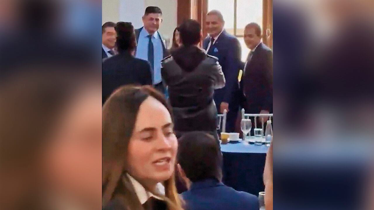 Paloma Valencia fue la ganadora de la Gran Consulta por Colombia. A la derecha, Patricia Ramírez Duque, esposa del senador Carlos Trujillo, del Partido Conservador, quien estuvo en el encuentro con Valencia.