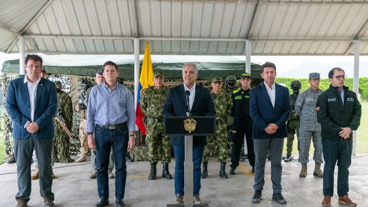 El presidente Iván Duque, en compañía de la cúpula militar y el Fiscal General, anuncia la captura de alias Otoniel, máximo líder del Clan del Golfo.