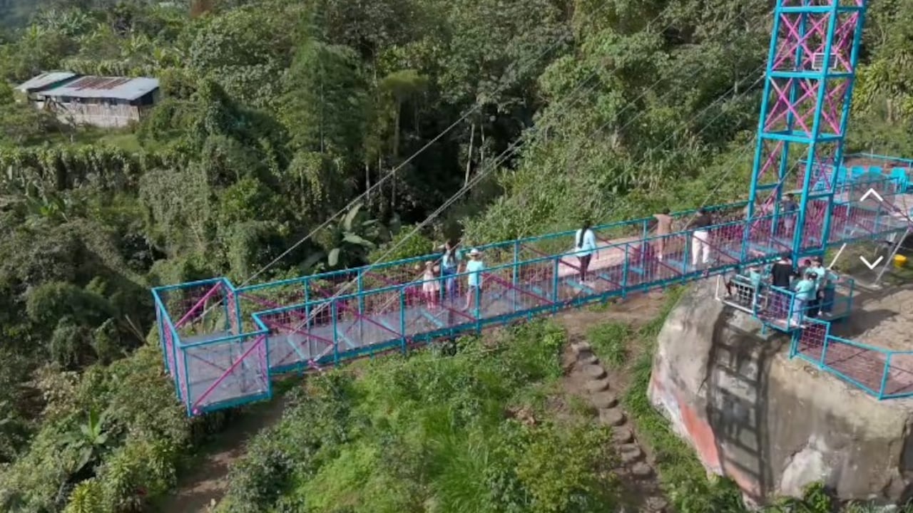 Puente de cristal en Viotá, Cundinamarca.