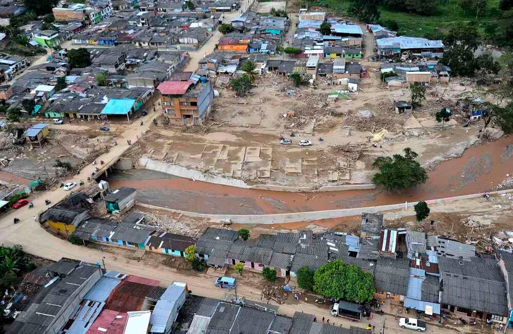 Así quedó Mocoa vista desde el aire el martes 4 de abril de 2017, luego que la noche del 31 de marzo una avalancha provocada por el desbordamiento de tres ríos (el Mocoa, Mulato y Sangoyaco), arrasó con todo lo que encontró a su paso. Hasta el momento la cifra de muertos se eleva a  por lo menos 280 victimas, entre ellas 144 niños. Foto: Carlos Julio Martínez / Enviado Especial de Semana