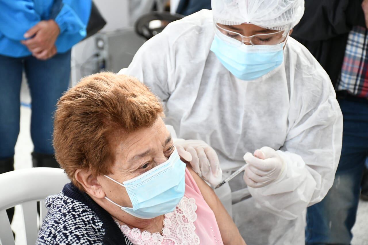 Bogotá completó hoy un millón de dosis