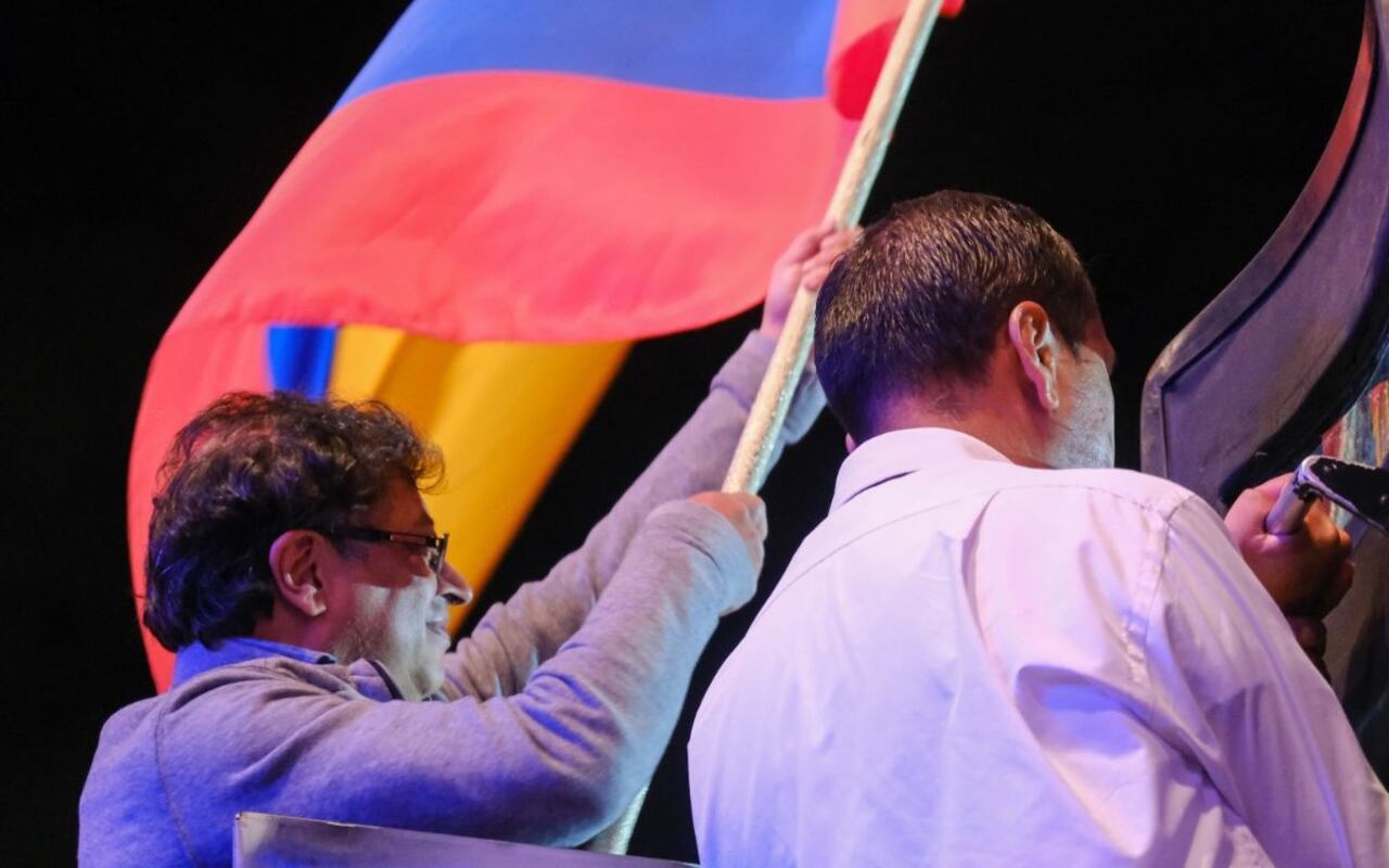 El candidato presidencial cerró este domingo su campaña en plaza pública en Bogotá.