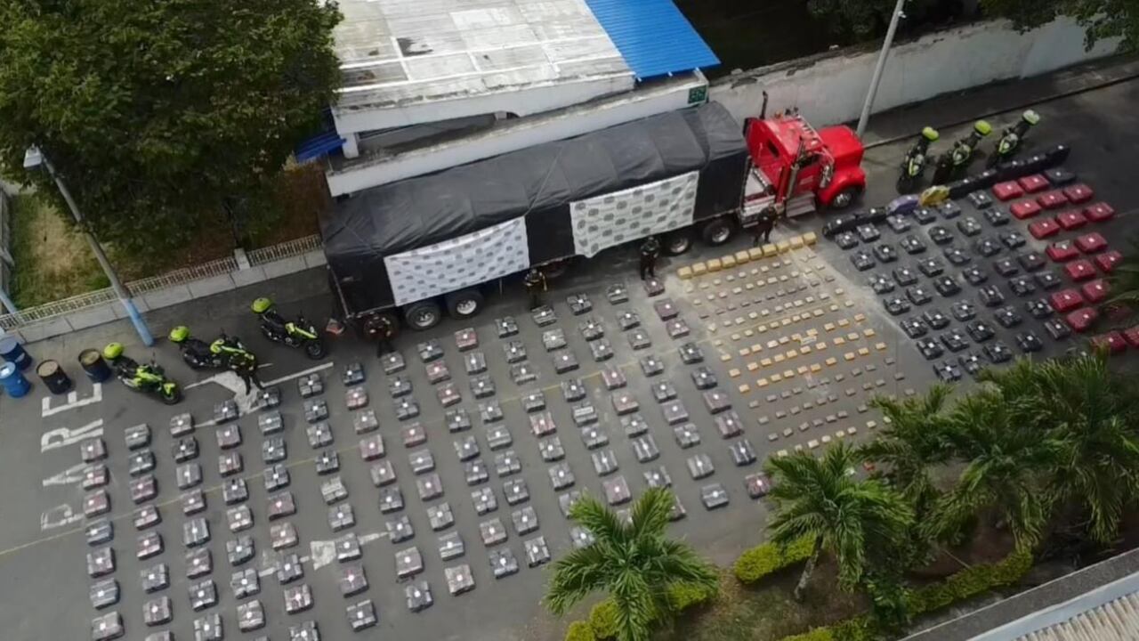 Policías encontró camufladas en bultos de cemento seis toneladas de marihuana en el Valle del Cauca.