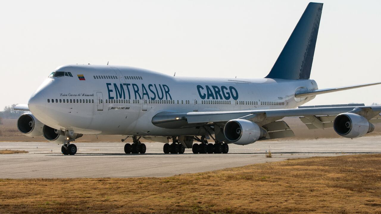La aeronave, que permanece en el aeropuerto internacional de Ezeiza, a las afueras de Buenos Aires (Foto por SEBASTIAN BORSERO / AFP)