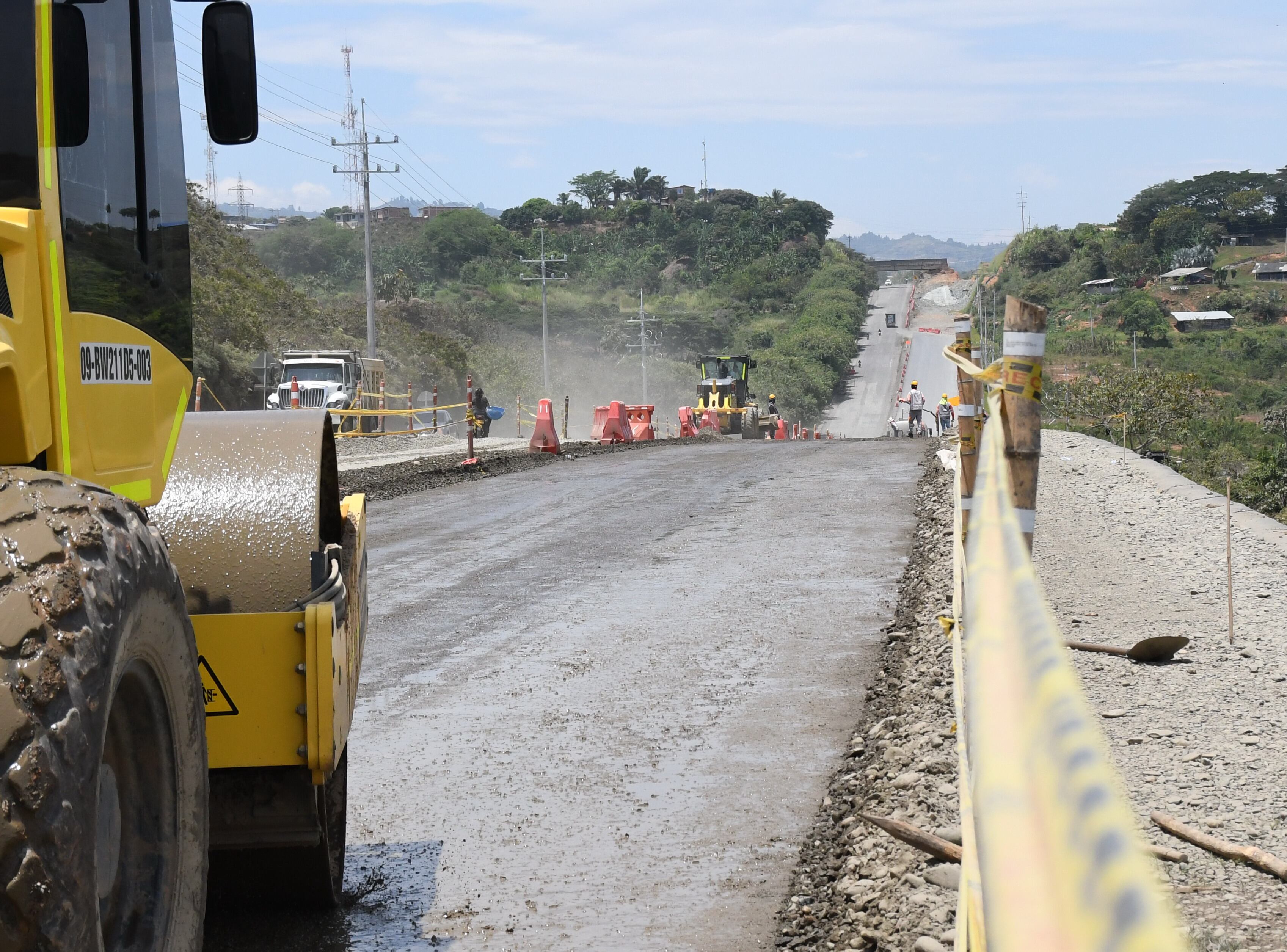 Cali: Avance en obras de la Nueva malla vial del Valle del Cauca, Avenida Bicentenarios y la doble calzada Popayan Santander de Quilichao. foto José  L Guzmán. . EL País