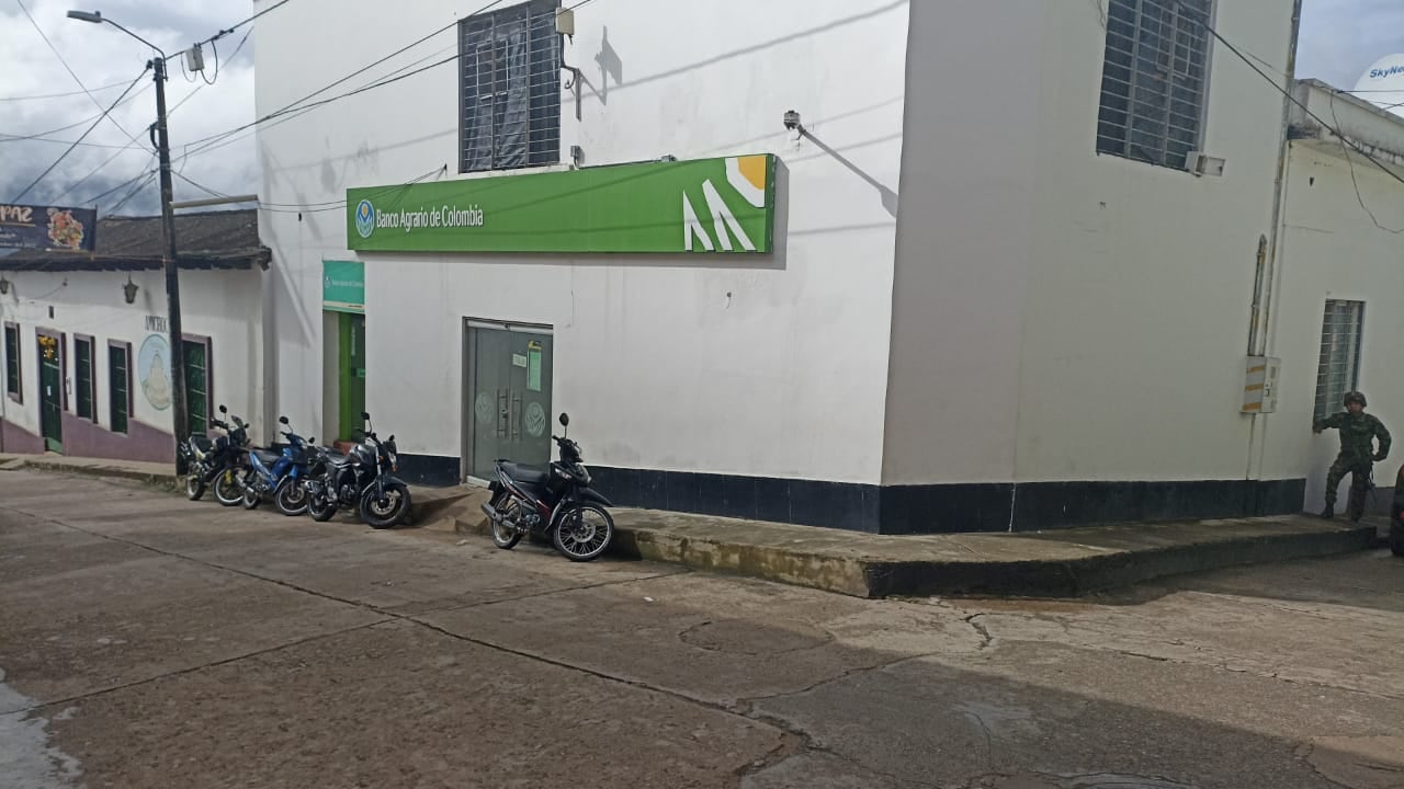 Al parecer, los ladrones desconectaron todo el sistema eléctrico del banco para no ser detectados.