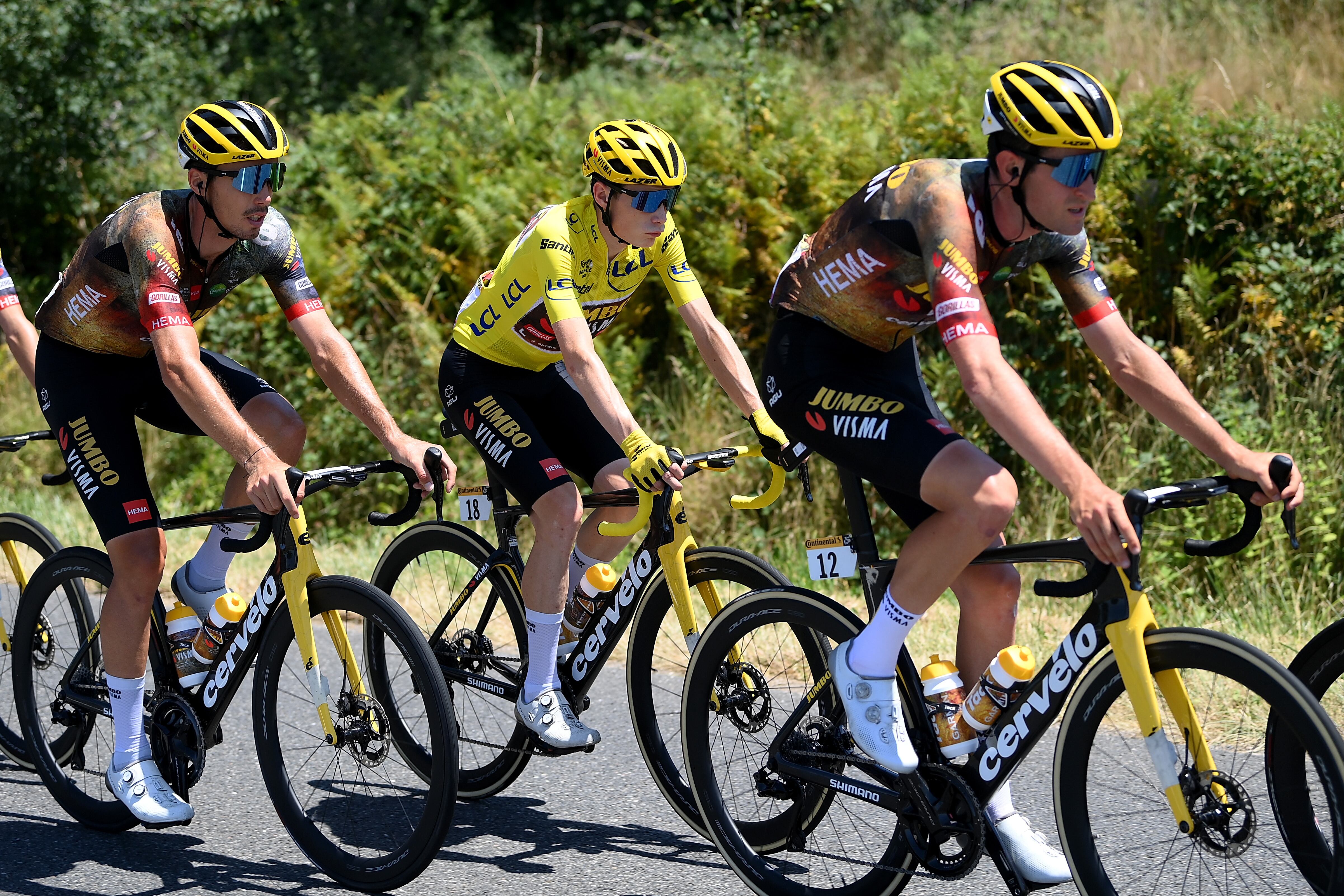 Jonas Vingegaard y sus gregarios.