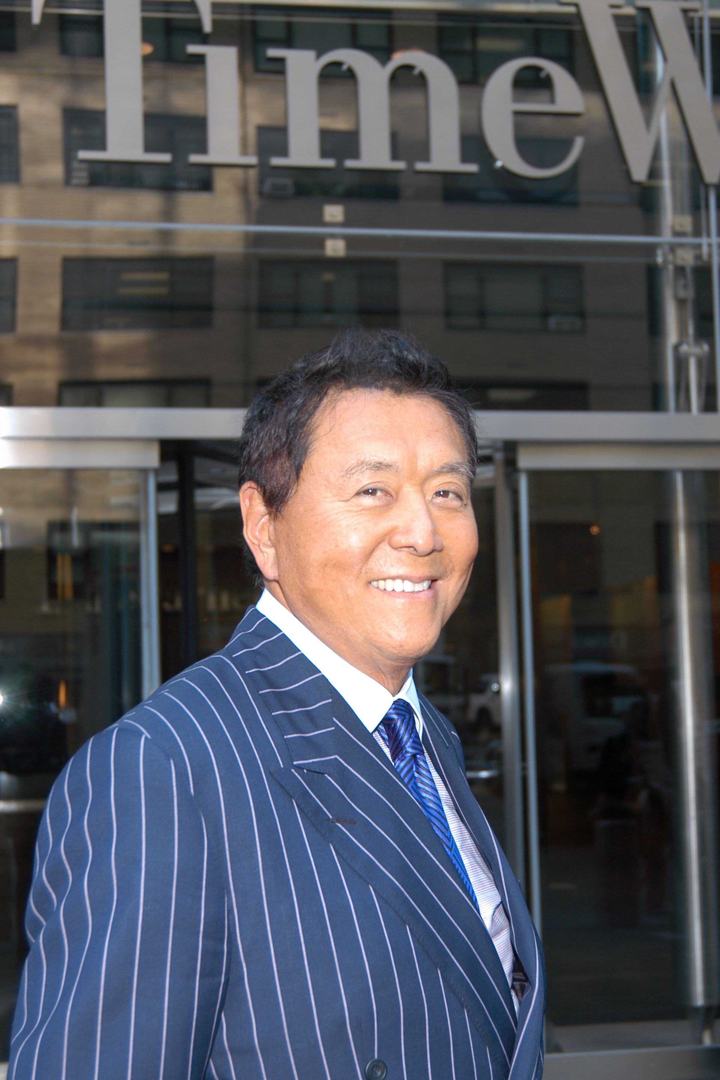 En esa misma línea, mostró su preferencia por invertir en metales preciosos como el oro y la plata en lugar de confiar exclusivamente en los ahorros convencionales en efectivo.