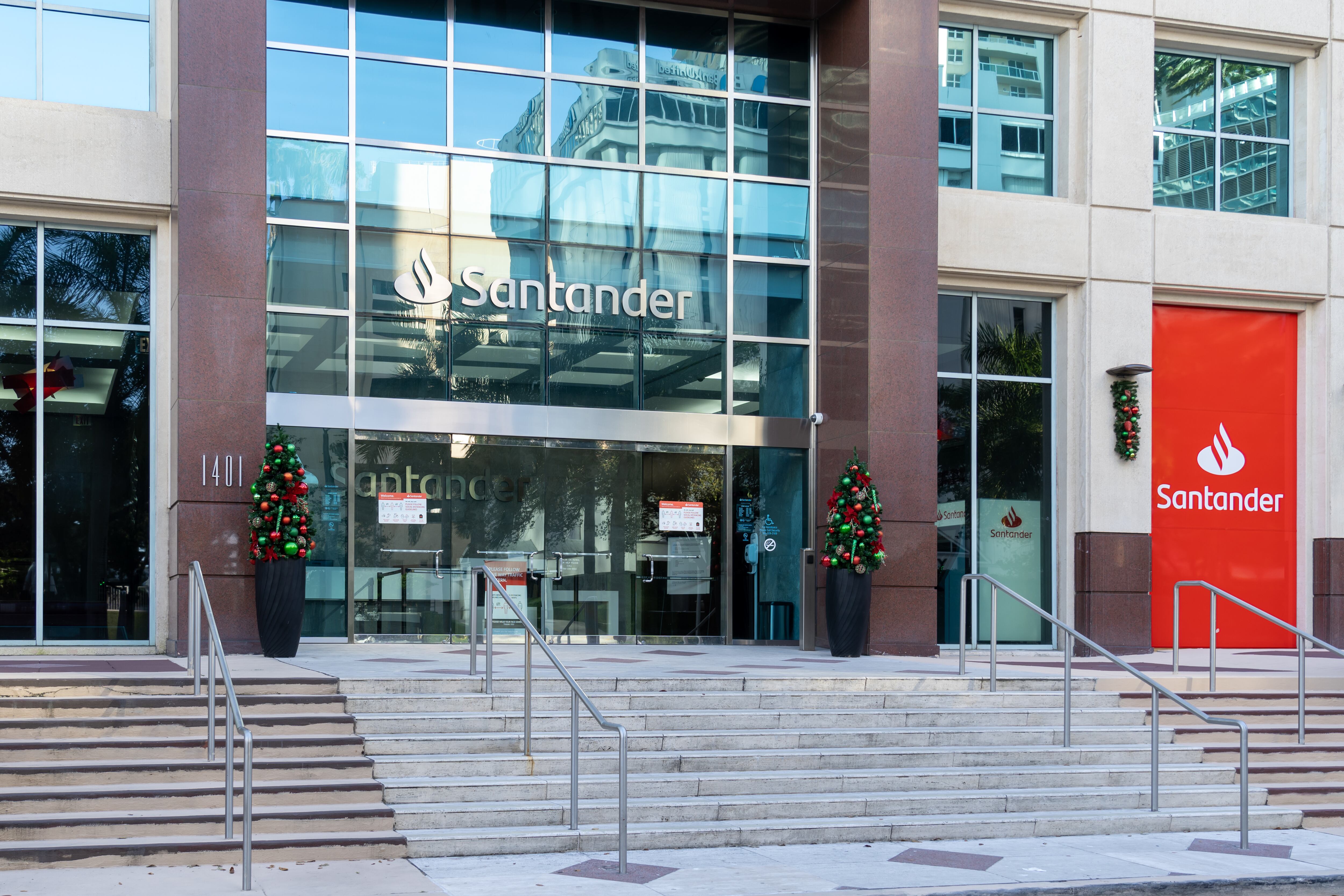 Banco de Santander anuncia  cierre de varias sucursales físicas en Estados Unidos.