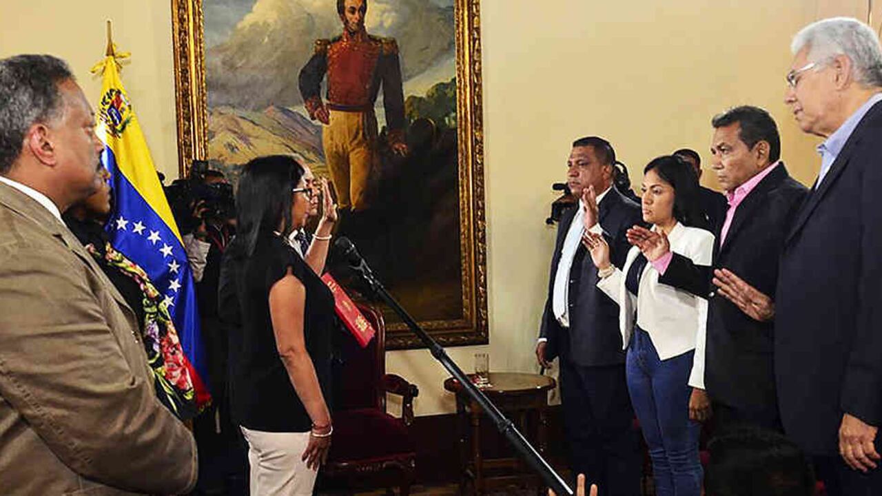 Alfredo Díaz (Nueva Esparta), Antonio Barreto (estado Anzoátegui), Ramón Guevara (Mérida) y Laidy Gómez (Táchira) juramentan ante Delcy Rodríguez.