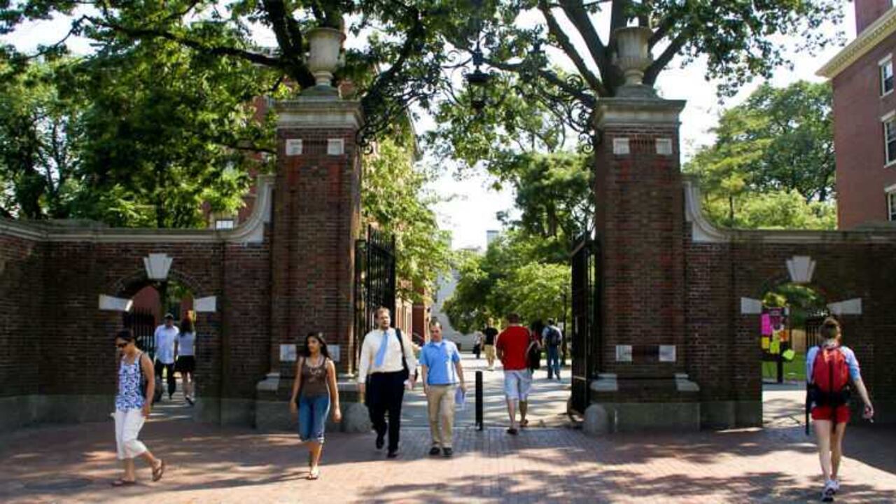 Estados Unidos permitirá que más estudiantes extranjeros trabajen para impulsar la economía