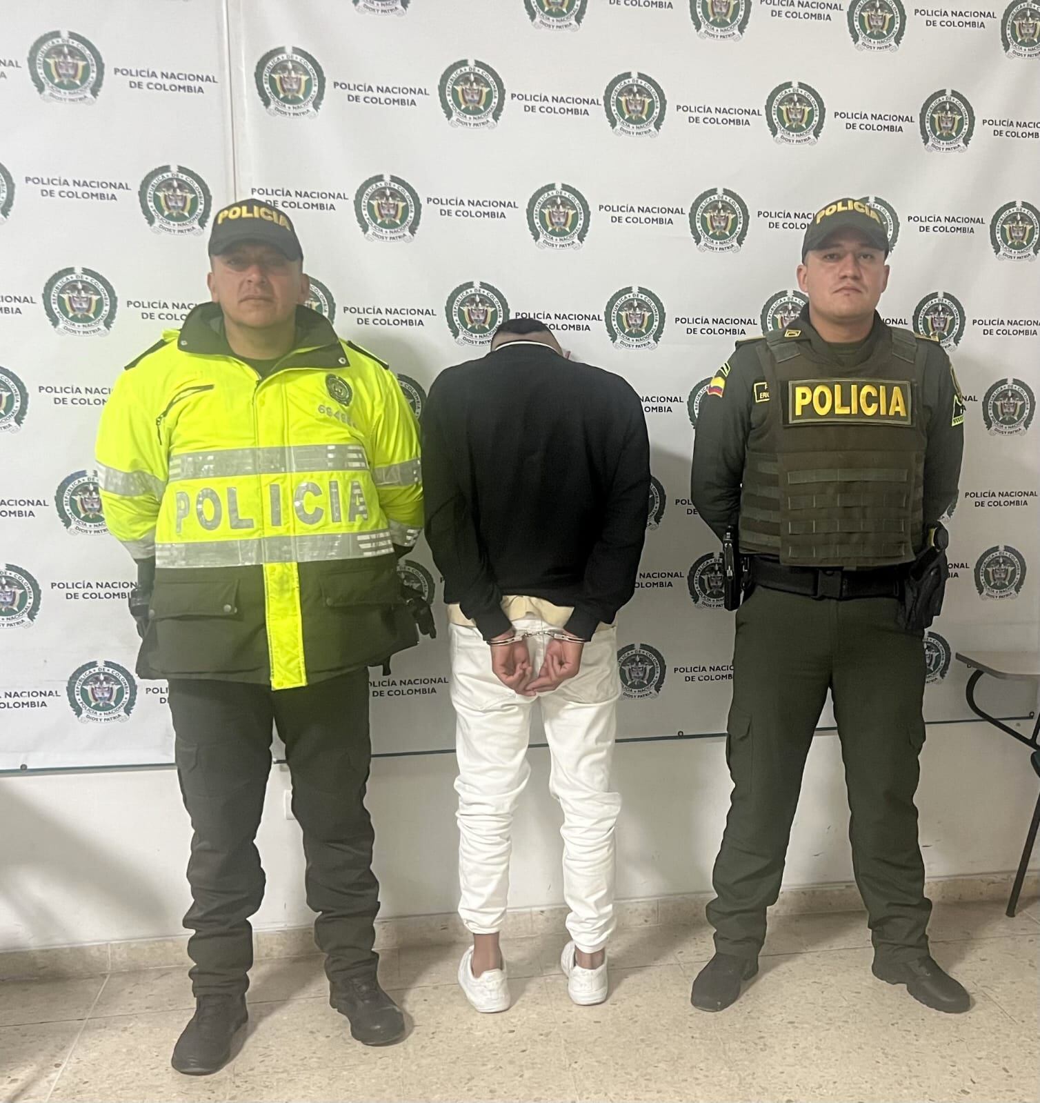 Ambas personas fueron dejadas a disposición de la Fiscalía General de la Nación