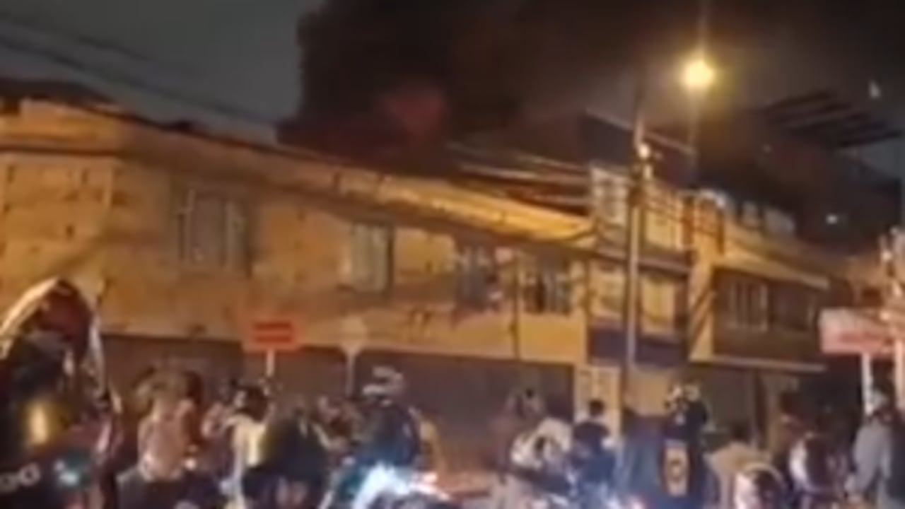 Incendio en fábrica de colchones en Soacha.