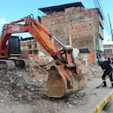 Demolición de casas en zona de metro