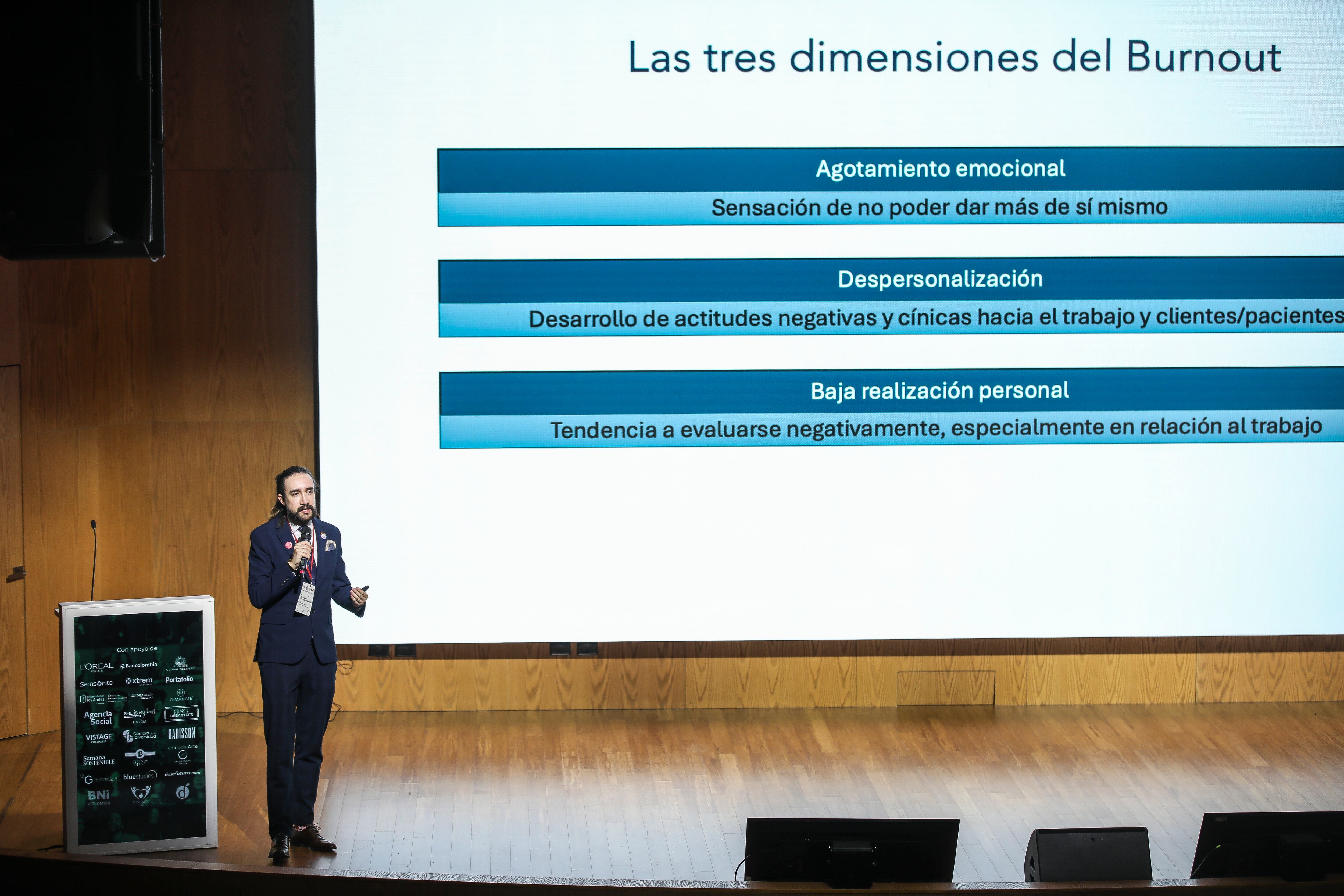 Gustavo Perdomo-Patiño, médico psiquiatra de la Fundación Santa Fe de Bogotá, habló acerca del burnout en el Women Economic Forum 2025