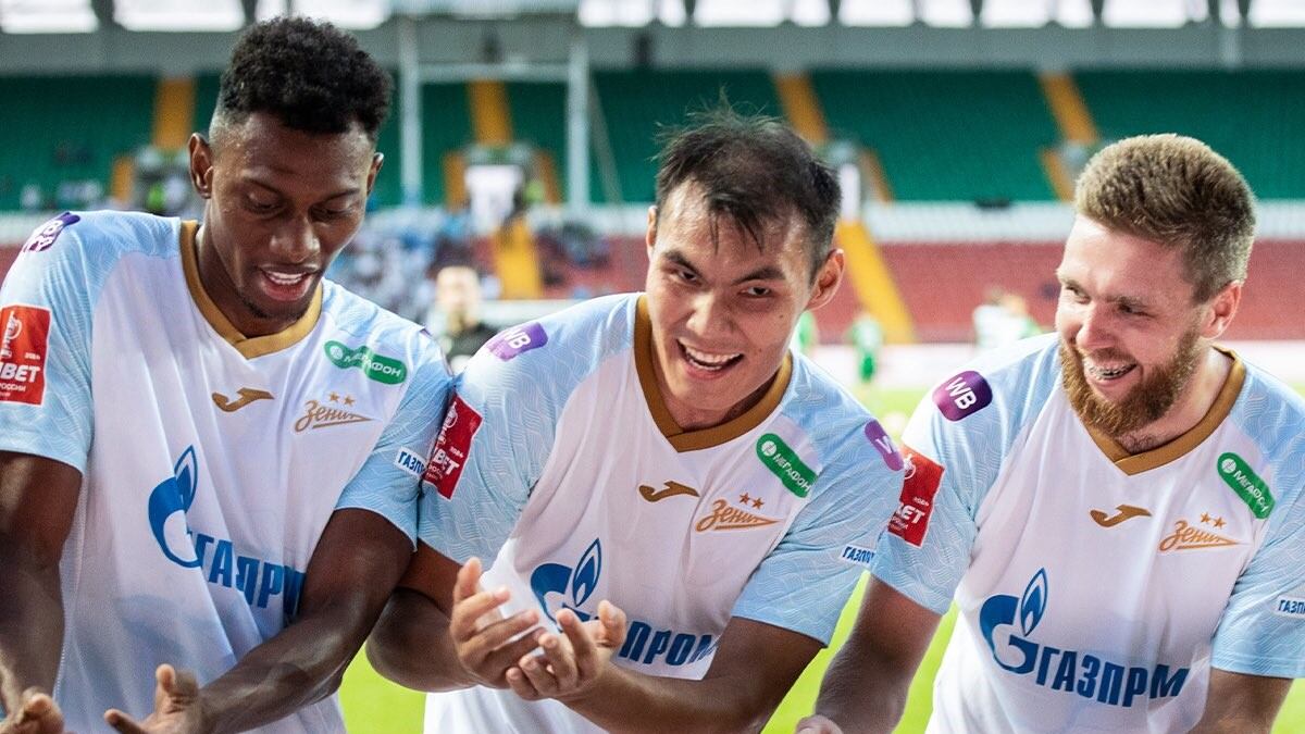 Cassierra junto a sus compañeros del Zenit de San Petersburgo