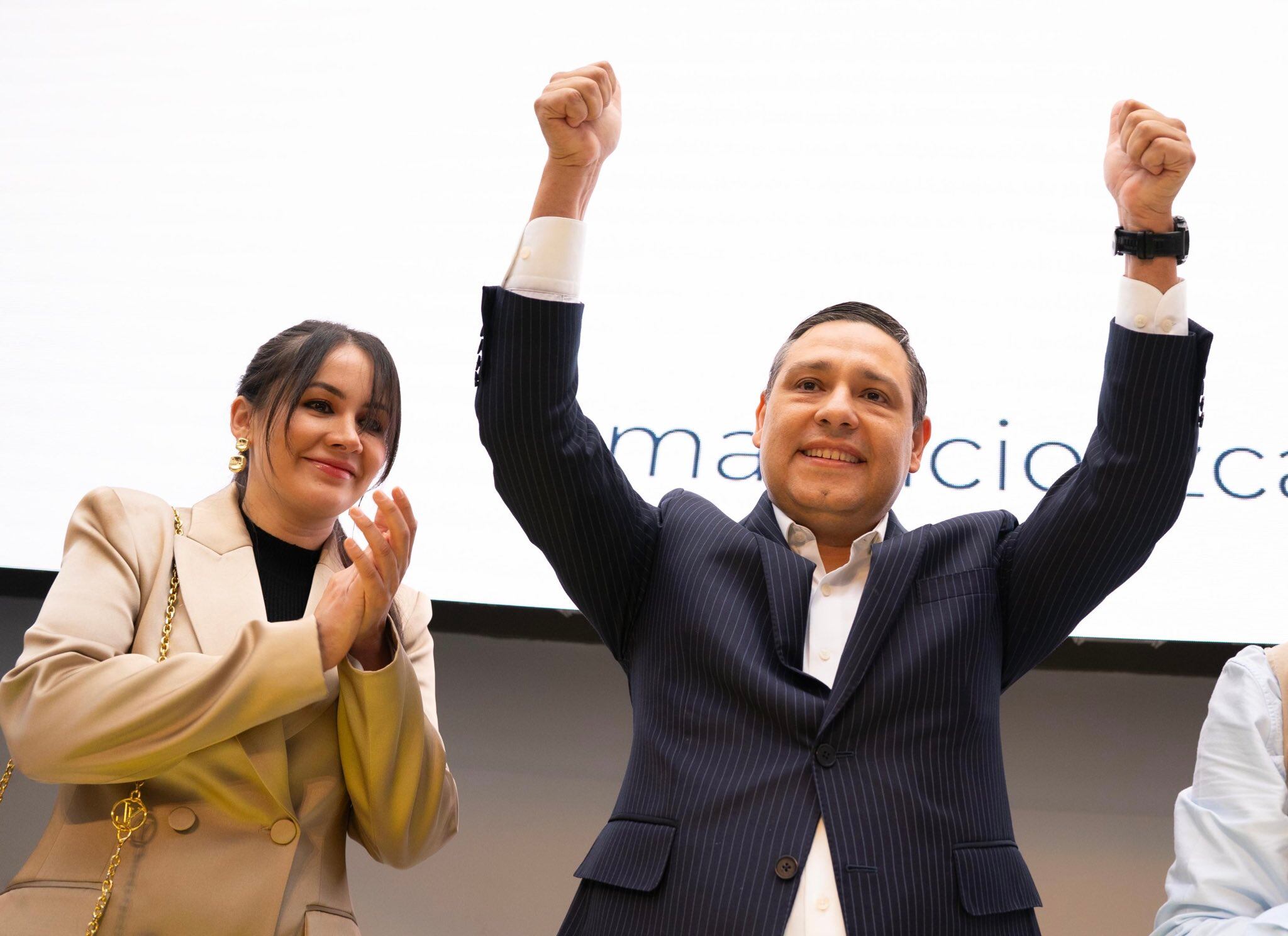 Mauricio Lizcano inscribió el comité promotor para recoger firmas.