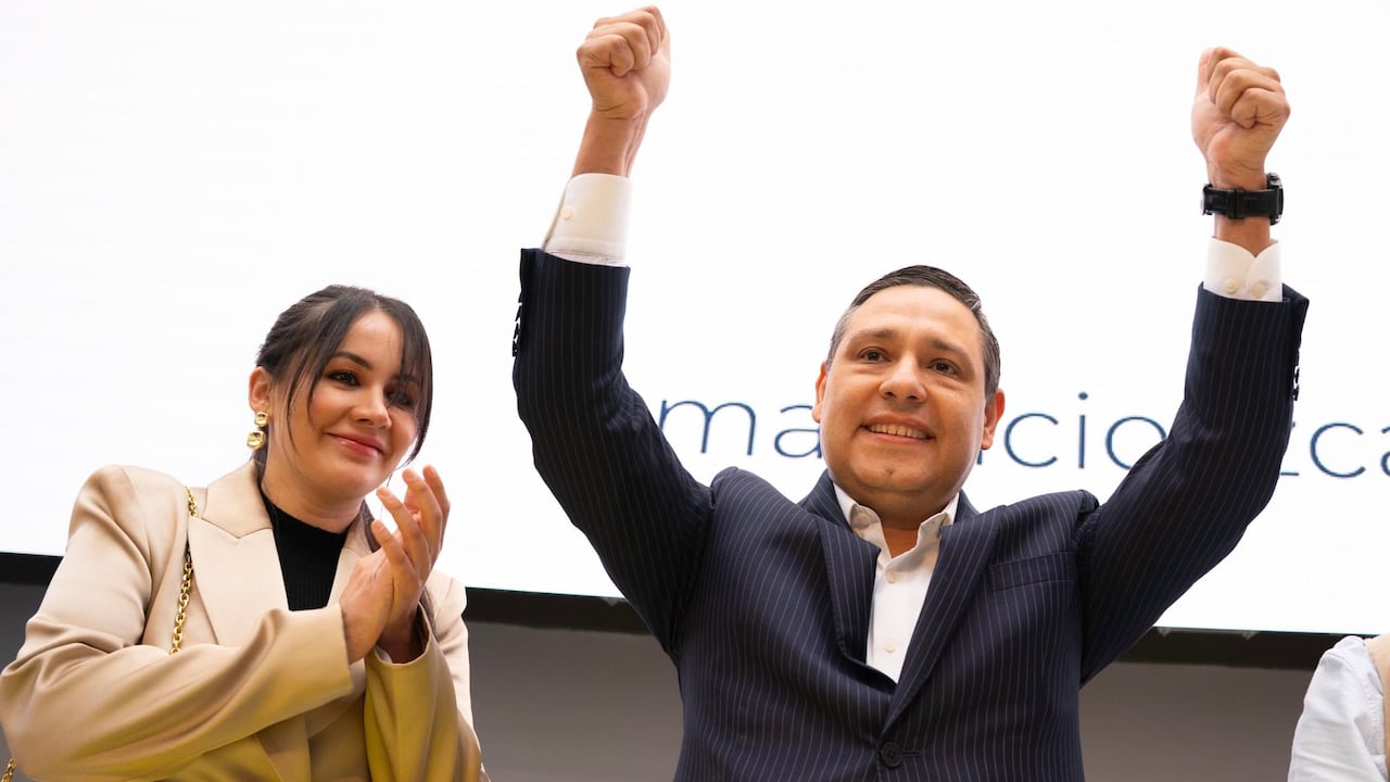 Mauricio Lizcano inscribió el comité promotor para recoger firmas.