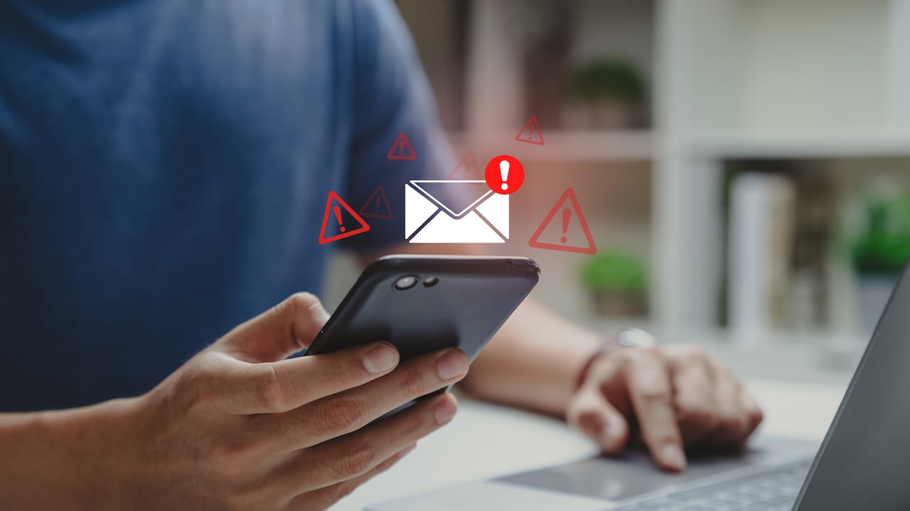 Los ciberdelincuentes perfeccionan sus técnicas de engaño con mensajes que simulan comunicaciones oficiales.