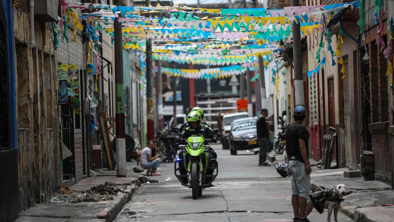 Intervención en el barrio san bernardo en el centro de Bogotá Policía Nacional