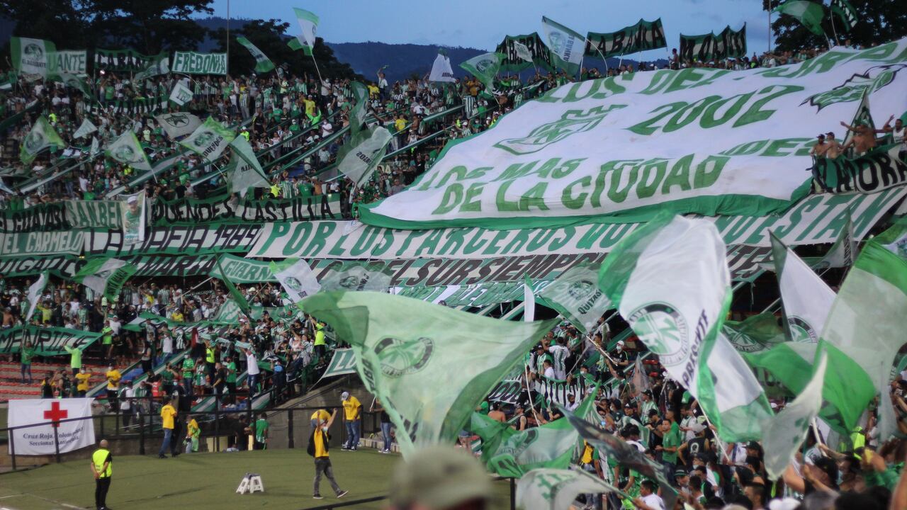 Tribunas con hinchas de Atlético Nacional.