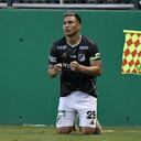 PALMIRA - COLOMBIA, 09-10-2021: Teofilo Gutierrez del Cali celebra después de anotar el segundo gol de su equipo durante partido entre Deportivo Cali y La Equidad por la fecha 13 de la Liga BetPlay DIMAYOR II 2021 jugado en el estadio Deportivo Cali de la ciudad de Palmira. / Teofilo Gutierrez of Cali celebrates after scoring the second goal of his team during match between Deportivo Cali and La Equidad for the date 13 as part of BetPlay DIMAYOR League II 2021 played at Deportivo Cali stadium in Palmira city. Photo: VizzorImage / Gabriel Aponte / Staff