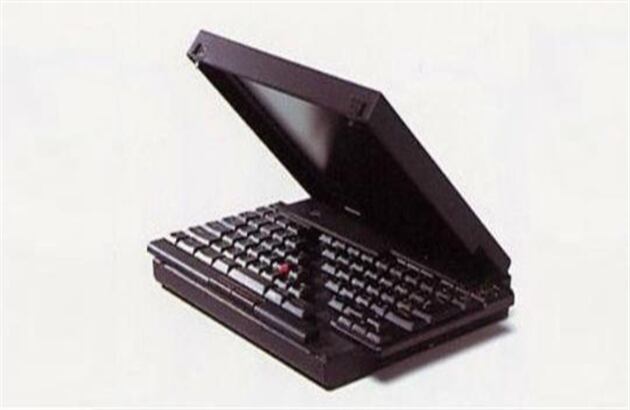 1995 Thinkpad 701C, con teclado mariposa, era plegable