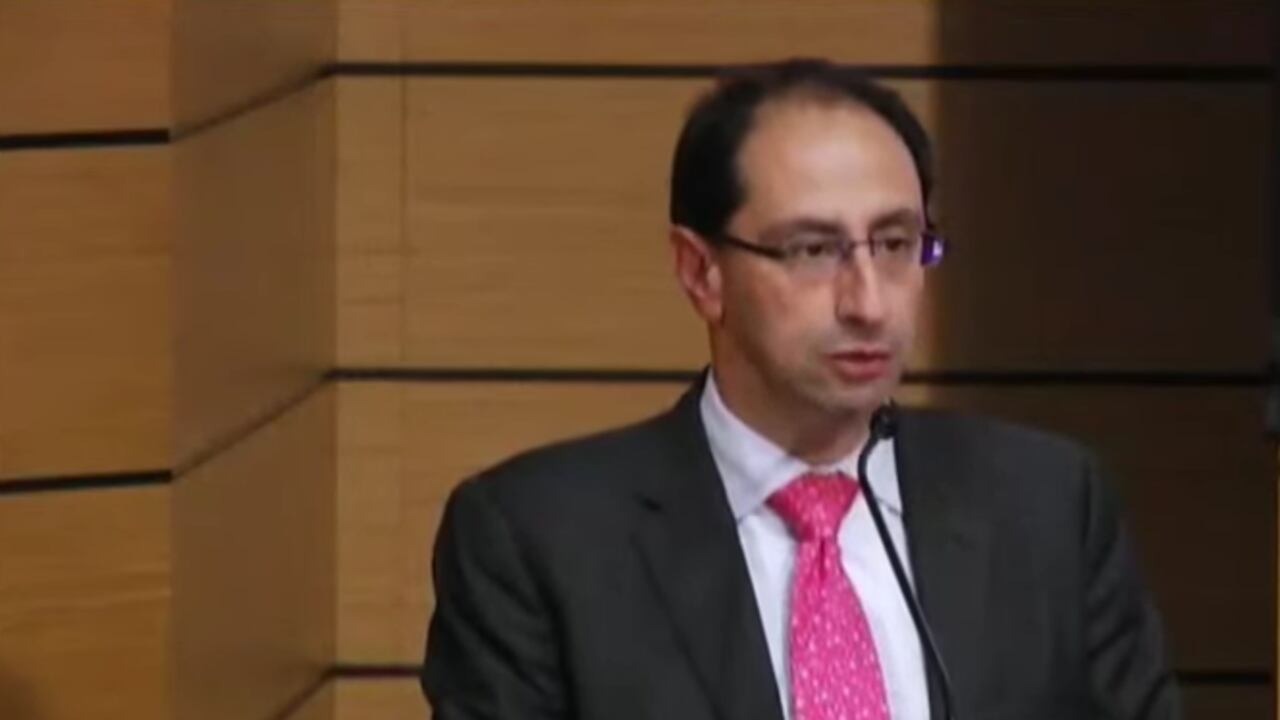 El ministro de Hacienda, José Manuel Restrepo, durante la presentación del Marco Fiscal de Mediano Plazo 2022.