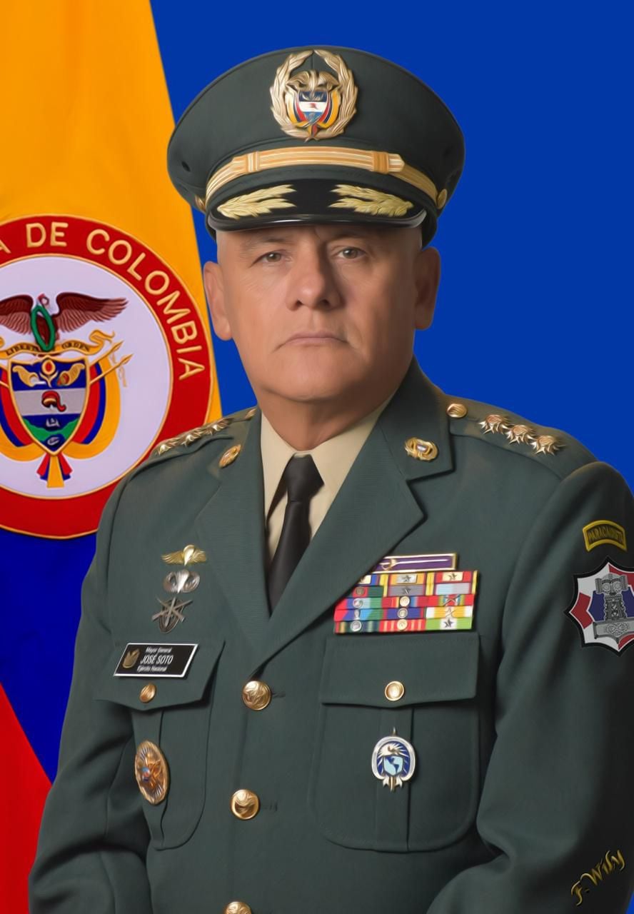 El general José Bertulfo Soto, es el nuevo comandante del Ejército y es más joven dentro de la institución que el general Federico Mejía.