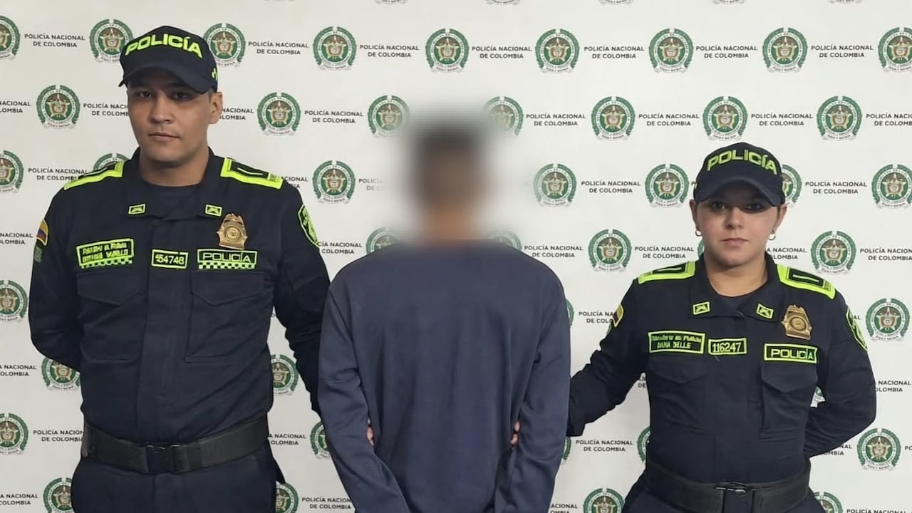 El sujeto en poder de la Policía Metropolitana de Bogotá.