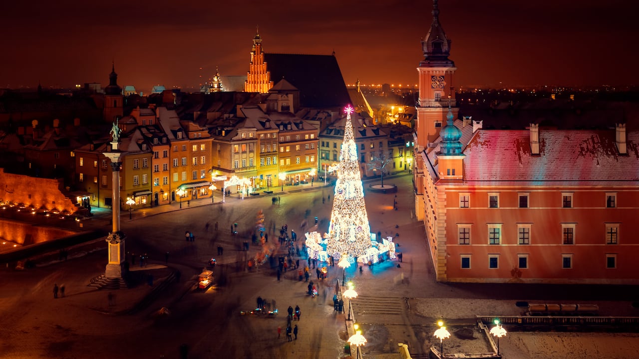 La Plaza del Castillo en el casco antiguo de Varsovia en Navidad.