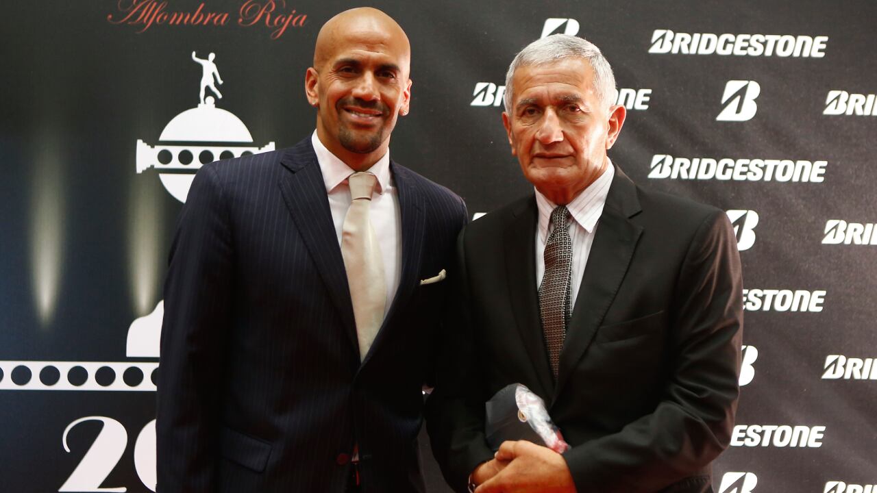 Juan Ramón Verón (der.), junto a su hijo Juan Sebastián