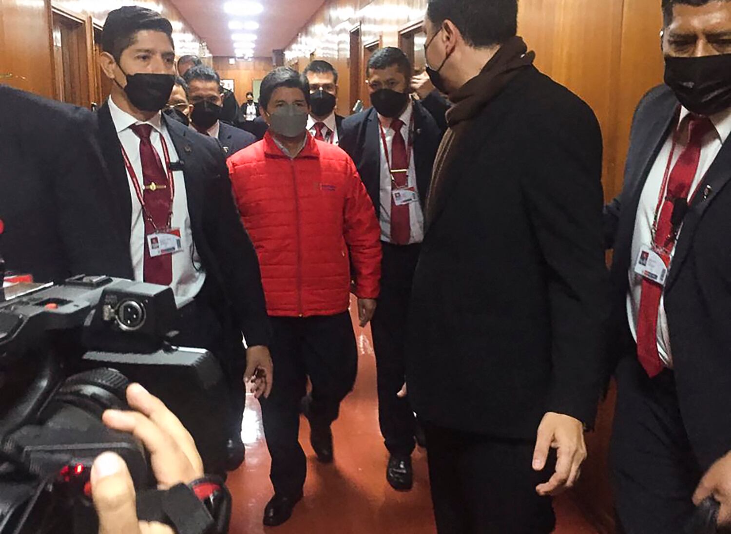 In this handout picture released by Peru's prosecutor office President Pedro Castillo enters the prosecutor's office building in Lima on September 5, 2022. - Peru's President Pedro Castillo and his wife Lilia Paredes are facing separate court hearings on Monday, accused by prosecutors of leading an alleged corruption network that operated from the government palace. (Photo by Handout / Peru's Prosecutor Office / AFP) / RESTRICTED TO EDITORIAL USE - MANDATORY CREDIT "AFP PHOTO / Peru's prosecutor office " - NO MARKETING - NO ADVERTISING CAMPAIGNS - DISTRIBUTED AS A SERVICE TO CLIENTS