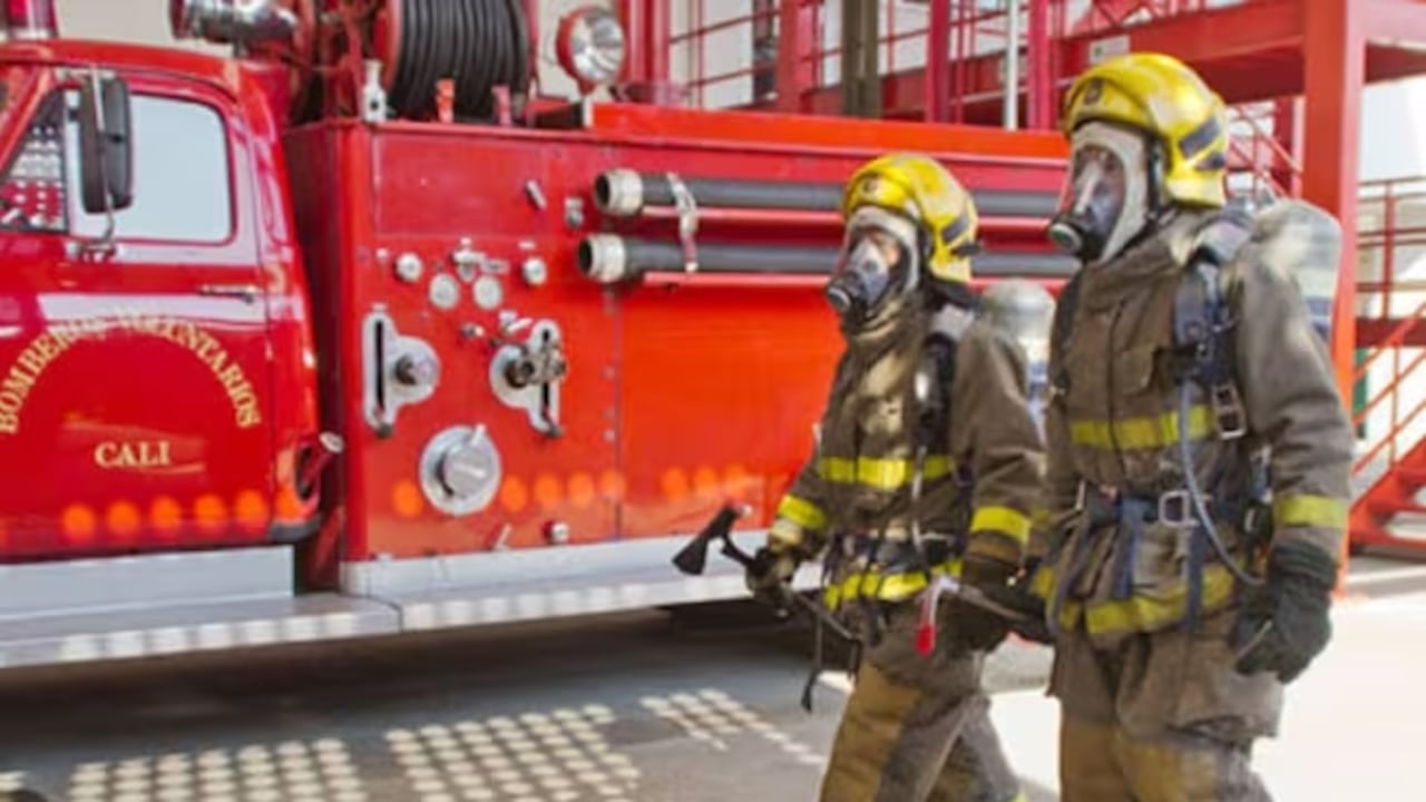 Cuerpo de Bomberos de Cali se desplazaron al sitio para iniciar la búsqueda. Foto: Alcaldía de Cali