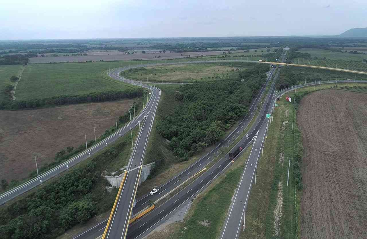 Según la ministra de Transporte, Ángela María Orozco, las obras permitirán reducir a la mitad los tiempos de viaje. Antes, el recorrido entre Girardot y Puerto Salgar era de 5 horas y ahora es de 2 horas y media.