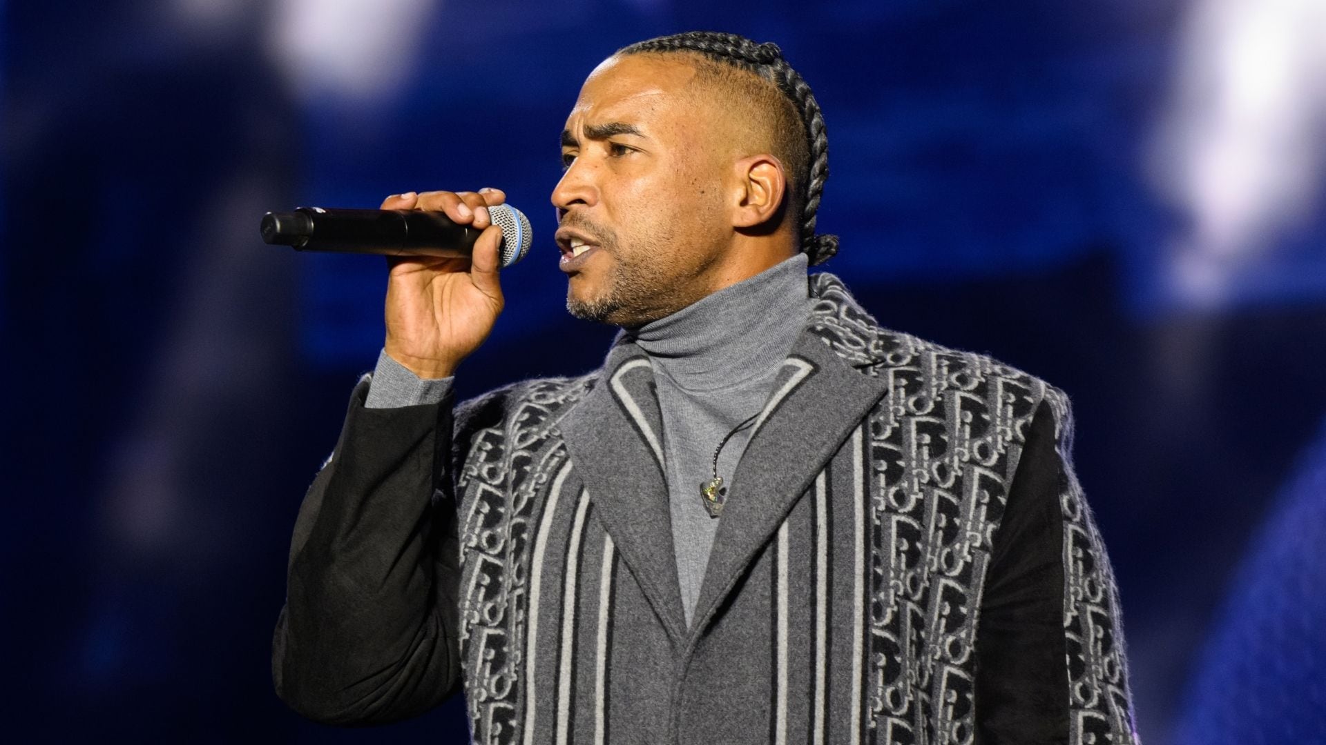 Don Omar cantante puertorriqueño.