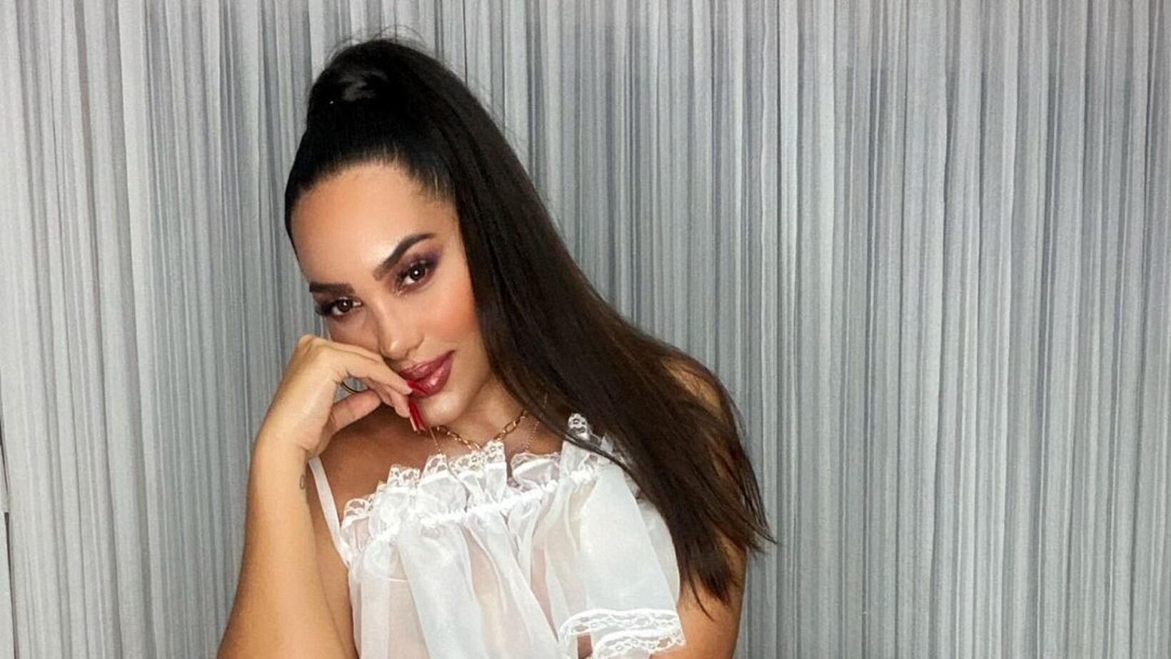 ¡Mucha piel al descubierto! Disfraz de Andrea Valdiri puso a suspirar a varios