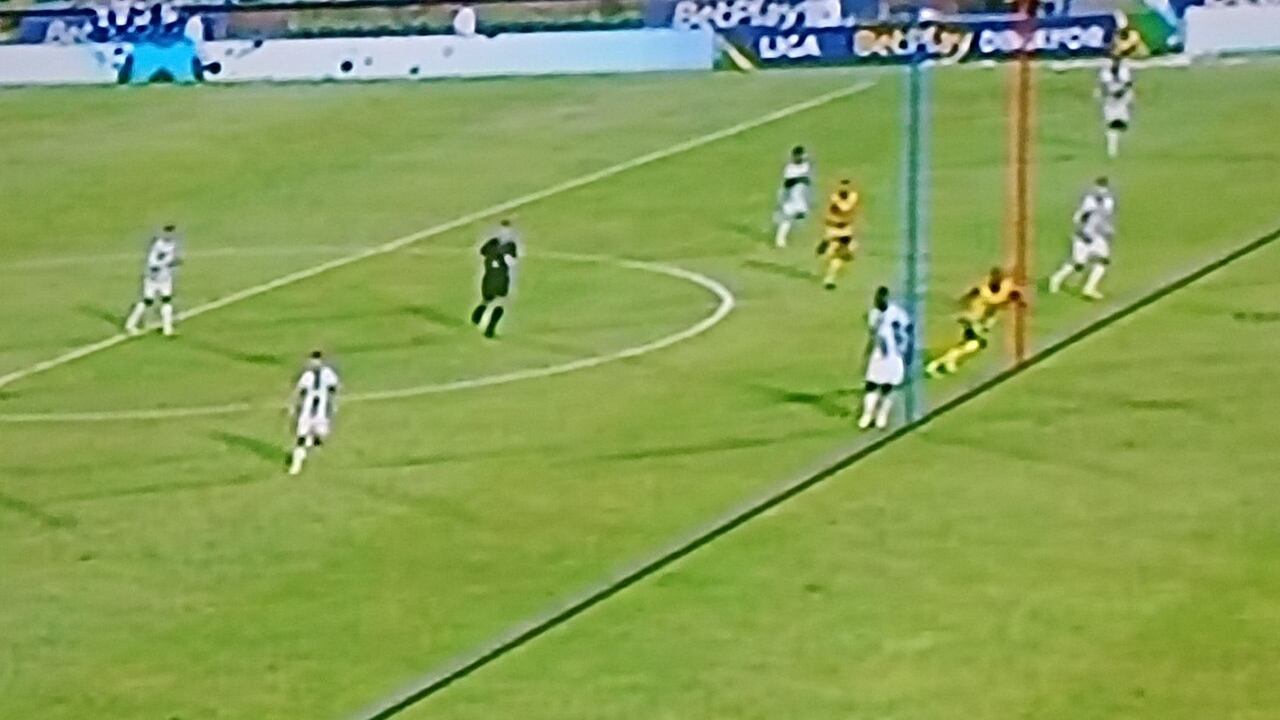El gol de Brandon Caicedo fue anulado por este fuera de lugar