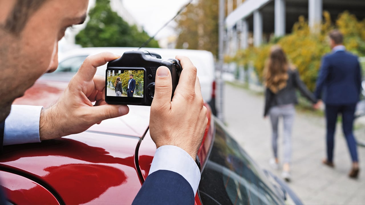 Aunque parezca increíble, tanto hombres como mujeres buscan los servicios de detectives para saber si su pareja es fiel. Los lunes y los miércoles son los días en los que hay más traiciones entre los enamorados.